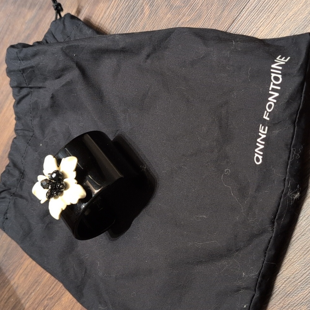 Anne Fontaine Black and Cream Floral Bracelet - Picture 6 of 6